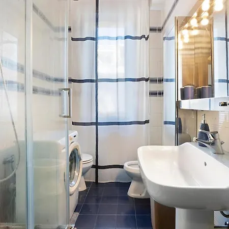 Two-room Sea View Апартаменты Марина-ди-Каррара